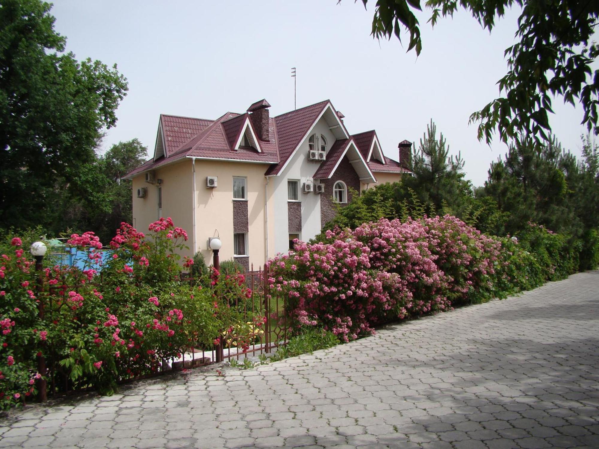 Asian Mountains Bishkek Luaran gambar